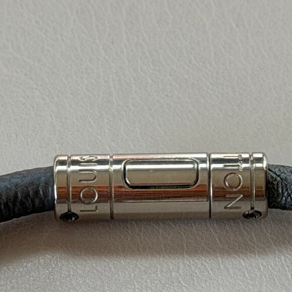 MINT Louis Vuitton Mens Grey Leather Silver Monogram Split Bracelet - Picture 7 of 9